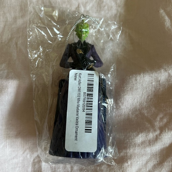 NIP Madame Vastra Ornament - Picture 3 of 4